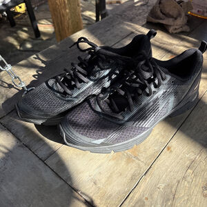 EUC WOMEN’S 361 DEGREES ONYX SNEAKER SHOES SIZE 11 US WOMEN BLACK LACE UP